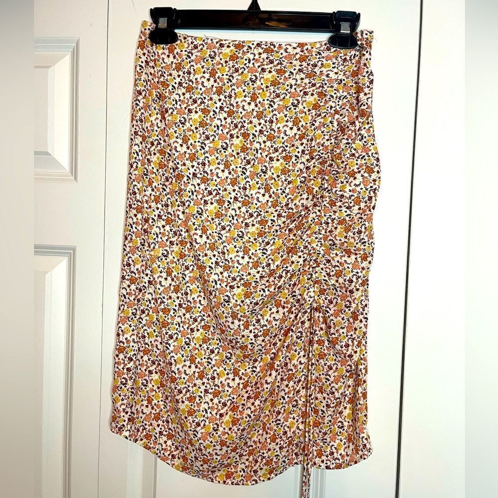 NWT SIENNA SKY FALL FLORAL SKIRT SIZE SMALL *Perfect for fall!*
